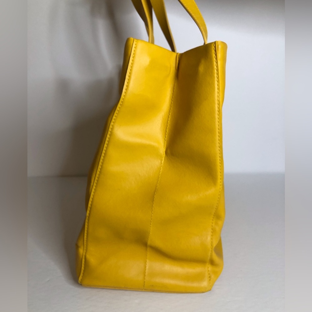 Hunter Yellow Rubber Tote - Picture 8 of 16